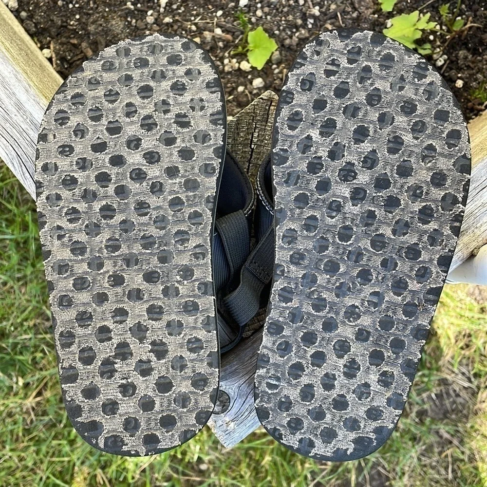 Sanuk kids black sling back sandals Kids SZ 10-11